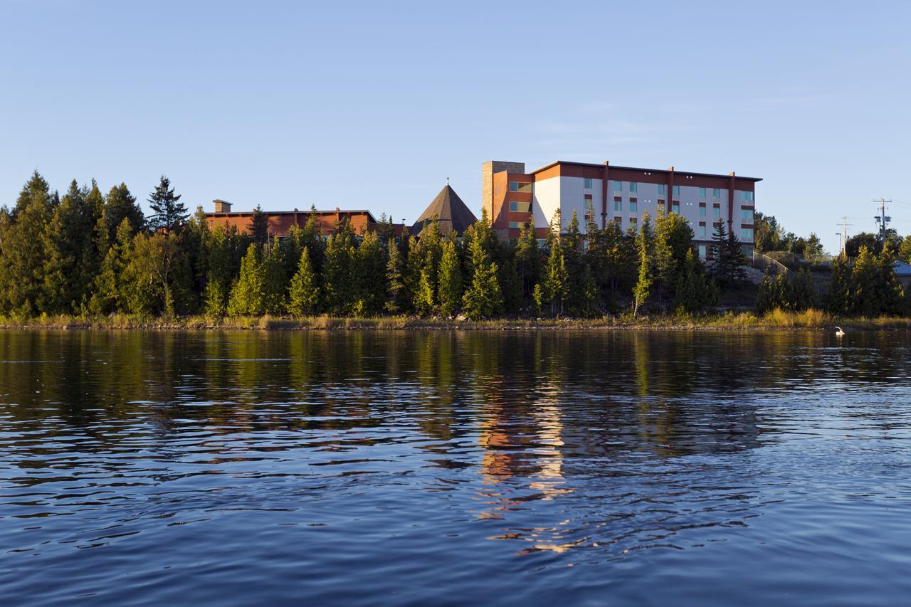 Manitoulin Hotel And Conference Centre Little Current Екстериор снимка